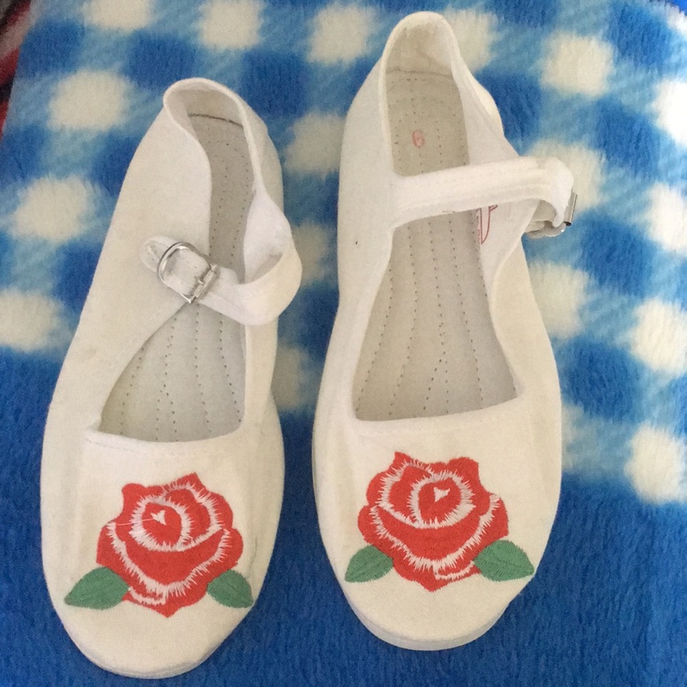 White Mary Janes with rose embroidery